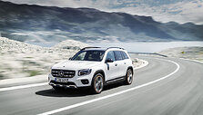 Naujas &bdquo;Mercedes-Benz GLB&ldquo;: kompaktinis SUV, kuriame telpa 7 žmonės