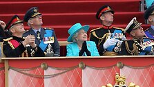 Didžiojoje Britanijoje karalienės deimantinio jubiliejaus proga vyko karinis paradas