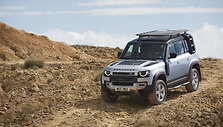 Frankfurto mugė: naujas &bdquo;Land Rover Defender&ldquo; &ndash; lyg i&scaron; filmo apie Džeimsą Bondą