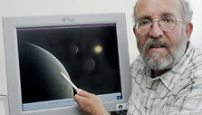 &Scaron;veicarijos astrofizikas Michelis Mayoras
