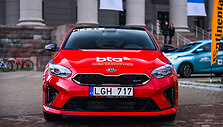 KIA ProCeed, konkurso &bdquo;Metų automobilis 2020&ldquo; dalyviai prie Martyno Mažvydo bibliotekos
