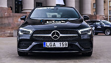 Mercedes CLA Coupe: konkurso &bdquo;Metų automobilis 2020&ldquo; dalyviai prie Martyno Mažvydo bibliotekos