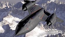 Bent 85 proc. Lockheed SR-71 Blackbird konstrukcijos buvo pagaminta i&scaron; titano. Atkreipkite dėmesį į banguotą sparnų pavir&scaron;ių. (U.S. Air Force, Judson Brohmer, Wikimedia)