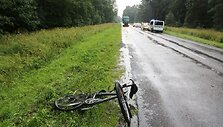 Netoli Pagėgių dviratininkas parblo&scaron;kė du dviratininkus.