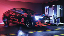 &bdquo;Audi E-tron&ldquo; tiekia energiją namui.