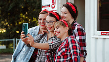 Ladies Go kartingų ir simuliatorių lenktynės