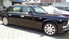 Hongqi L5 ilgis siekia 5,55 metrus, svoris &ndash; 3,1 toną. (Navigator84, Wikimedia(CC BY-SA 4.0)