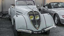 Peugeot 302, gamintas 1936-1937 metais, irgi turėjo 402 žibintus. (Krzysztof Golik, Wikimedia(CC BY-SA 4.0)