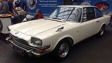 BMW 3000 GT &ndash; ar &scaron;is automobilis jums primena kitus senus BMW? Ir būtinai pažvelkite į tuos ant sparnų sumontuotus veidrodėlius. (Andrew Bone, Wikimedia(CC BY 2.0)