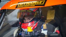 Gustas Grinbergas i&scaron;bandys NASCAR bolidą