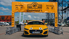 Žilvinas Pekarskas ir Giedrius Žiura nugalėjo  Press Rally 5000+ žurnalistų įskaitoje vairuodami Jaguar F-Type