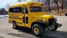 Patobulintas autobusiukas &bdquo;Dodge Power Wagon&ldquo; 