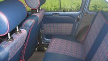 Renault 4, gamintas 1961-1992 metais, buvo ekonominės klasės automobilis, todėl gamintojas taupė visur. (L&ouml;ffel31, Wikimedia)