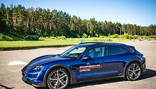 &bdquo;Porsche Taycan Cross Turismo&ldquo;: visapusi&scaron;kesnis už &scaron;veicari&scaron;ką peiliuką