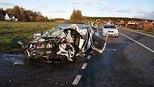 &bdquo;Kia Cee'd&ldquo; ir sunkvežimio kaktomu&scaron;a.