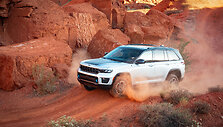 Penktos kartos legendinis visureigis &bdquo;Grand Cherokee&ldquo;