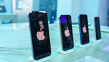 &bdquo;iPhone 13&ldquo; pristatymas &bdquo;Apple shop&ldquo; salonuose Vilniuje ir Kaune
