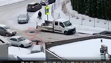 Kaune taisomos duobės, ie&scaron;kant jų po ledu 