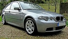 E46 Compact buvo gaminamas tik 4 metus, kol buvo i&scaron;vystytas 1-os serijos hečbekas. (M 93, Wikimedia(CC BY-SA 3.0)