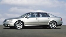 Volkswagen Phaeton pagal ratų bazės ilgį buvo didesnis ir už Transporter. (Gamintojo nuotrauka)