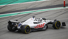 Formulės 1 &bdquo;Haas&ldquo; komandos automobiliai neteko Rusijos vėliavos spalvų