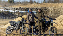 Balys Bardauskas ir Jurgis Polujanskas pristatė motociklus Ukrainos gynėjams