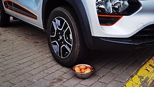 Vilniaus gatvių kokybės testas su Dacia Spring, pasitelkus kiau&scaron;inius prie&scaron; Velykas