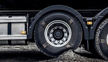 &bdquo;Volvo Trucks&ldquo; pristato naujas funkcijas, skirtas saugiai vairuoti sudėtingomis sąlygomis