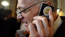 &Scaron;veicarijos verslininkas Thomas Minderis referendumo metu. 