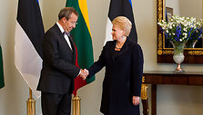 Lietuvos Respublikos Prezidentės Dalios Grybauskaitės kvietimu su valstybiniu vizitu Lietuvoje lankėsi Estijos Prezidentas Toomas Hendrikas Ilvesas su žmona Evelin Ilves.