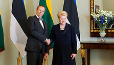 Lietuvos Respublikos Prezidentės Dalios Grybauskaitės kvietimu su valstybiniu vizitu Lietuvoje lankėsi Estijos Prezidentas Toomas Hendrikas Ilvesas su žmona Evelin Ilves.