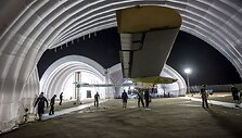 Vienvietis saulės energija varomas lėktuvas &bdquo;Solar Impulse&ldquo; anksti sekmadienį nutūpė netoli JAV sostinės.