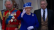 Londone surengtas karinis paradas karalienės Elizabeth II gimtadienio proga