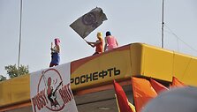 &bdquo;Pussy Riot&ldquo; pristatė naują klipą &bdquo;Kaip raudoname kalėjime&ldquo; 