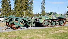 Strv 103 su minų naikinimo volais. (F&ouml;rsvarsmuseum Boden, Wikimedia(CC BY-SA 3.0)