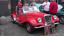 Briti&scaron;kos companijos &bdquo;Spartan Cars&ldquo; automobilis &bdquo;Spartan&rdquo;, nieko bendro neturintis su amerikieti&scaron;ku &bdquo;Nissan Spartan&rdquo;. Wikipedia nuotrauka