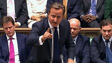 Davidas Cameronas kviečia diskusijai apie karą Sirijoje