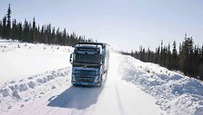 Vandeniliu varomų &bdquo;Volvo Trucks&ldquo; bandymai keliuose