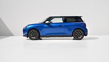 &bdquo;Mini&ldquo; Miunchene pristatė naujos kartos &bdquo;Cooper&ldquo; ir &bdquo;Countryman&ldquo; elektromobilius