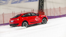 &bdquo;Metų automobilis 2024 m.&ldquo;, bandymuose Druskininkų Snow Arenoje dalyvavo ir Rokas Baciu&scaron;ka
