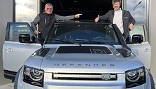 Karolis Rai&scaron;ys ir Žilvinas Pekarskas: paskutiniai &bdquo;Land Rover Defender&ldquo; paruo&scaron;imai Dakaro ralio misijai
