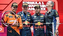 L.Norrisas, S.Perezas ir M.Verstappenas ant &Scaron;anchajaus F1 podiumo