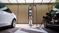 &bdquo;Eleport&ldquo; Kauno &bdquo;Akropolyje&ldquo; atidarė elektromobilių įkrovimo stotelių parką 