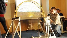 VGTU studentų tiltas i&scaron; makaronų atlaikė 122 kilogramų svorį