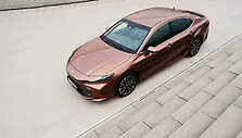 &bdquo;Toyota Camry Hybrid 230&ldquo; (2024)