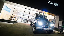 Karolis Rai&scaron;ys ir Ignas Daunoravičius pristatė Dakaro &bdquo;Land Rover 109 Station Wagon&ldquo;