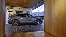Porsche elektromobilių įkrovimo centras Hamburge