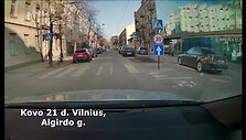 automobiliai-vaziuoja-dviraciu-taku-algirdo-gatve-vilniuje