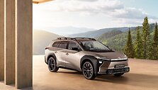 &Scaron;eimyninis elelktrinis SUV Toyota bZ4X Touring