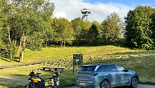 Vitoldas Milius ir Justas Lengvinas motociklu ir elektromobiliu apkeliavo apžvalgos bok&scaron;tus